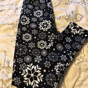 Just Cozy Black and White Snowflake Leggings